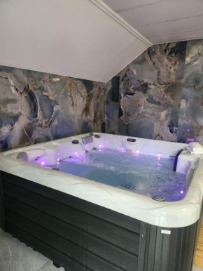 Saraj Lux Jacuzzi Apartman